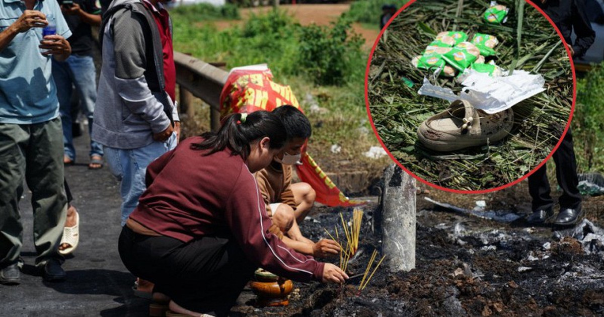 Hiện trường thương tâm vụ cháy xe khách ở Đồng Nai: Giày dép, túi xách cháy sém nằm ngổn ngang, nhiều người lặng lẽ thắp hương