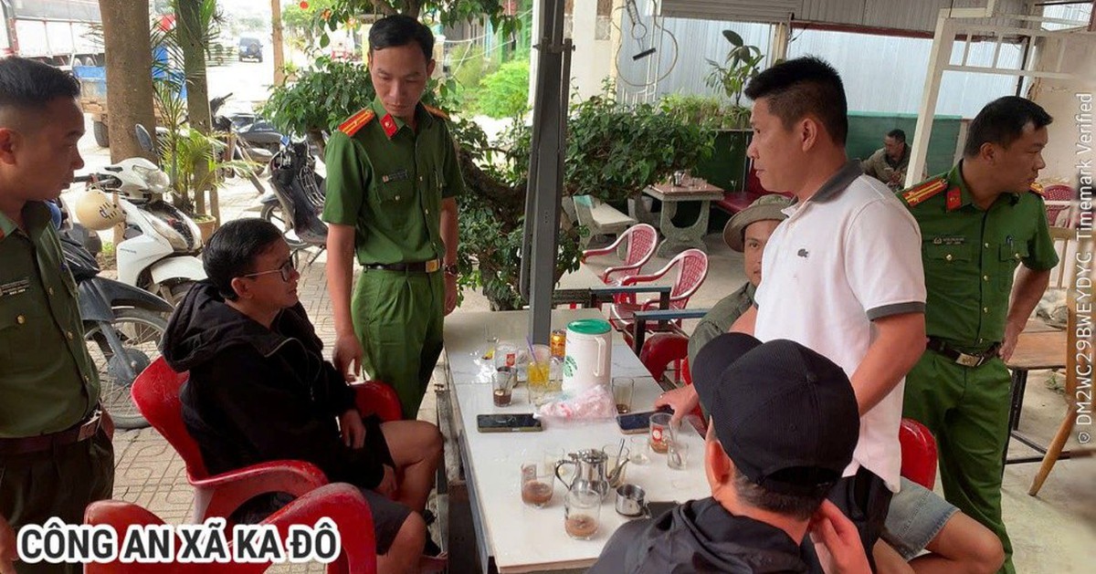 20 cán bộ, chiến sĩ kiểm tra quán cà phê Chợt Nhớ, phát hiện loạt giao dịch với tổng số tiền 149.000.000 đồng: 12 người bị mời lên làm việc