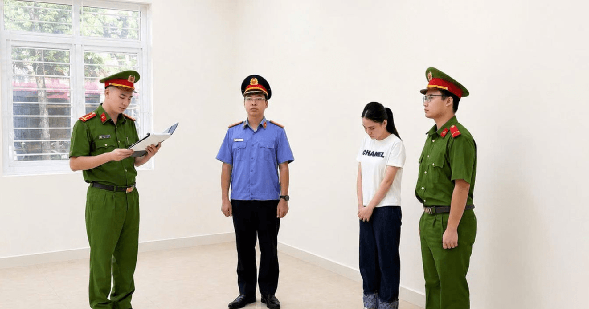 Kiểm tra nhà, bắt tạm giam Phạm Thị Huyền SN 1998 bán hàng online qua Zalo, Facebook