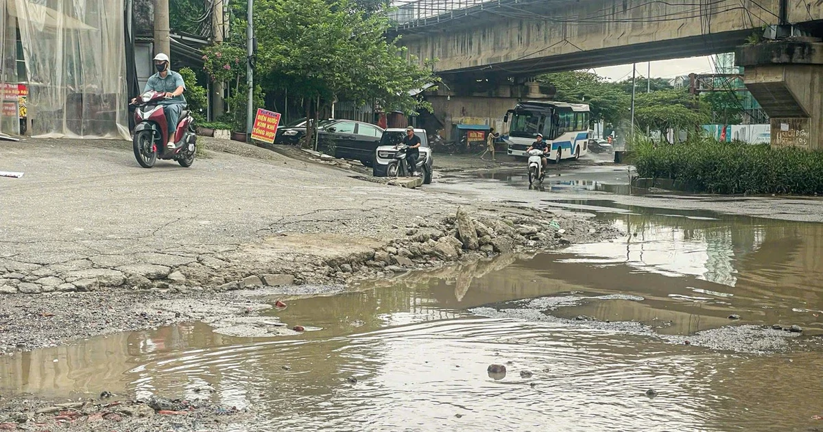 Đường nối Vành đai 3 Hà Nội xuống cấp, nhiều ổ gà nguy hiểm