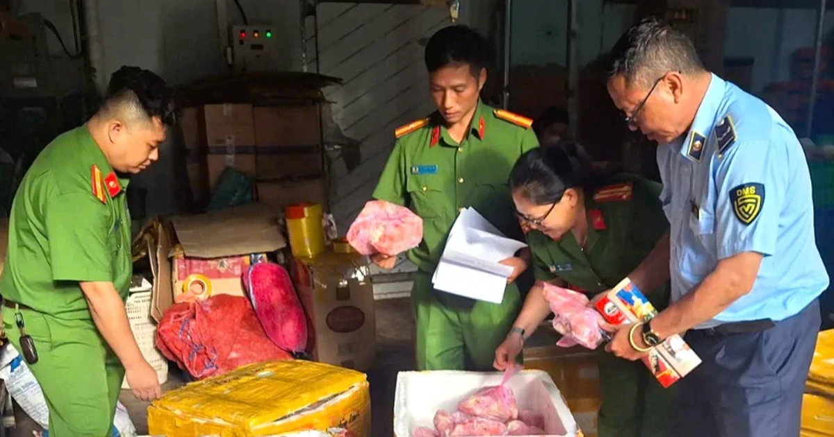 Phát hiện gần một tấn thịt heo, đùi gà hôi thối