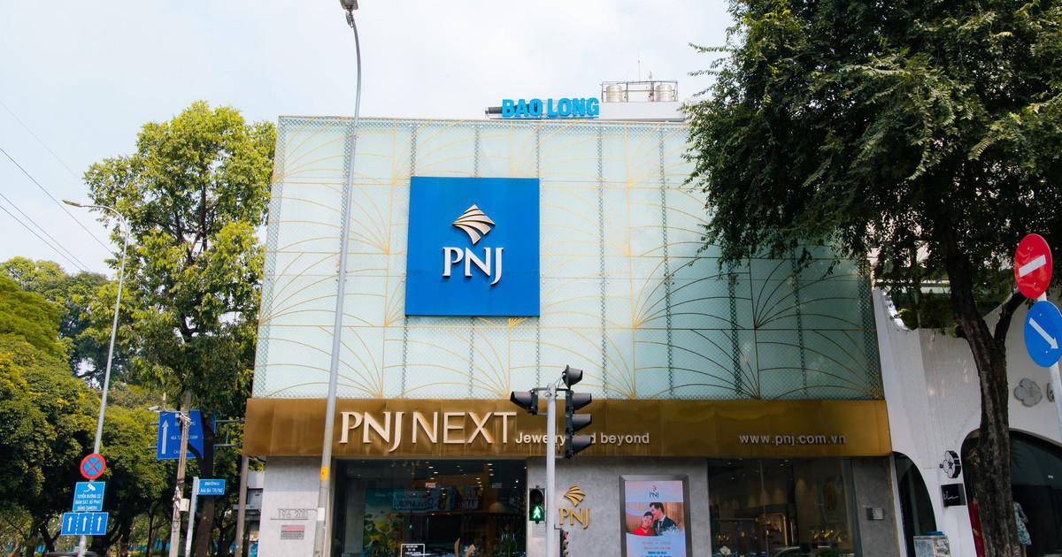 PNJ trải qua 20 ngày chưa từng có: Mua lại lượn...