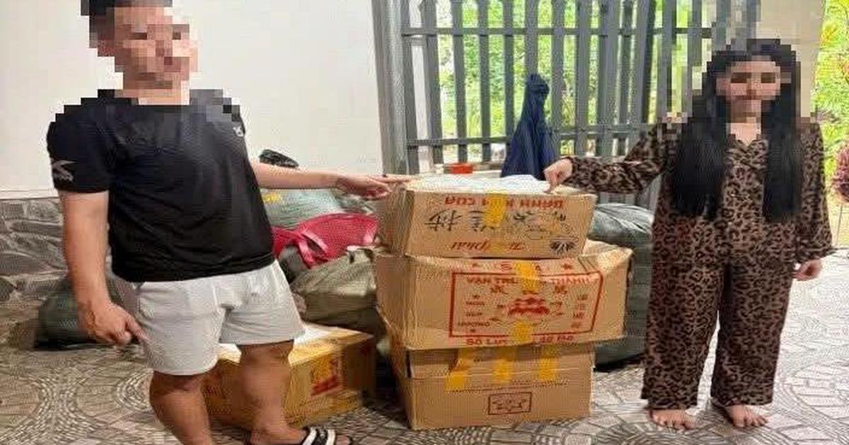Livestream bán hàng rầm rộ trên TikTok, Facebook, nữ chủ shop SN 2004 bị công an kiểm tra