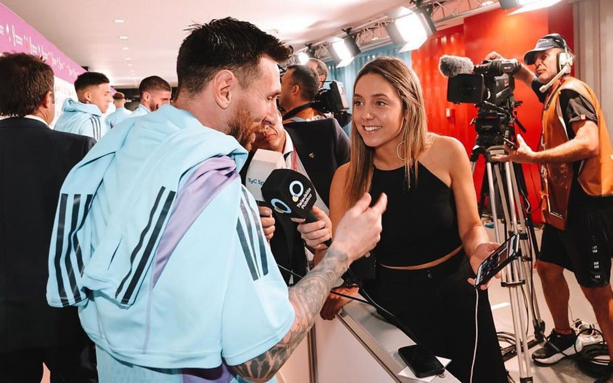 Messi đập tan tin đồn ngoại tình với nữ phóng viên bằng một hành động ngay trước ống kính truyền thông World Cup