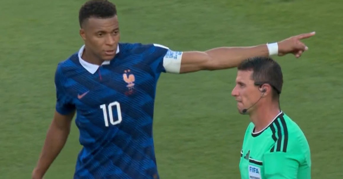 Mbappe lại khiến dân tình "cười nghiêng ngả" vì chỉ đạo trọng tài, tuyên bố cực gắt với Paraguay: "Thích va chạm thì chiều!"