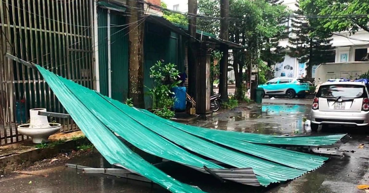 Bão số 1 sang Trung Quốc và suy yếu, hoàn lưu bão vẫn gây gió mạnh, mưa lớn