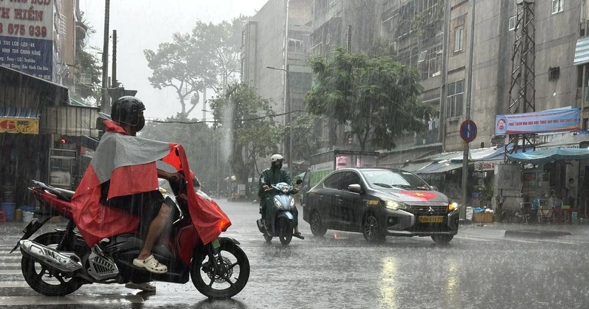 Dự báo thời tiết miền Nam ngày mai 2/8: Có mưa rào và dông, TP.HCM cao nhất 33°C