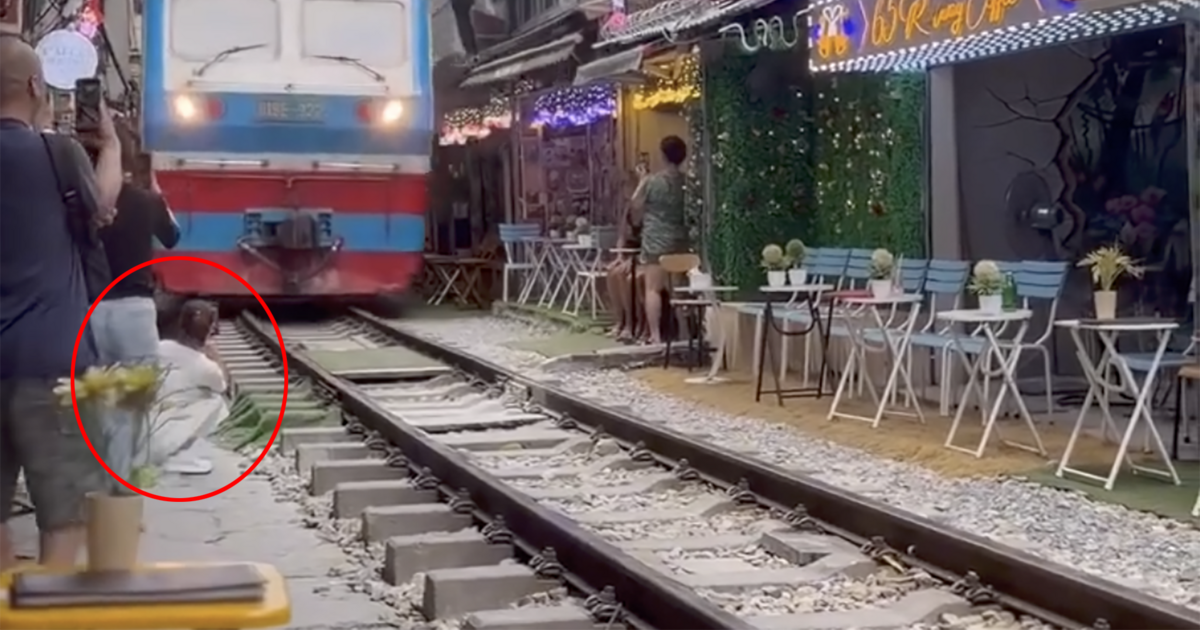 Thông tin ban đầu vụ cô gái ngồi cà phê đường tàu bị tàu hỏa hất văng điện thoại