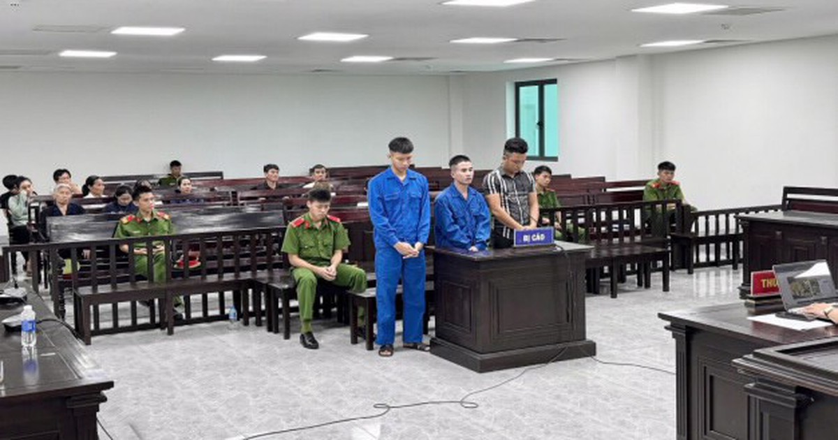 Rút gần 500 triệu đồng từ các tài khoản đứng tên mình, sau đó lập tức khóa lại: Hai thanh niên 2001, 2002 bị điều tra