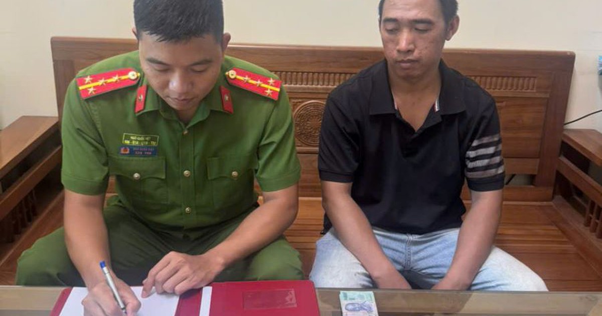 Người đàn ông vừa rời khỏi nhà đến ngân hàng chuyển khoản 50 triệu, anh họ liền báo công an để ngừng giao dịch