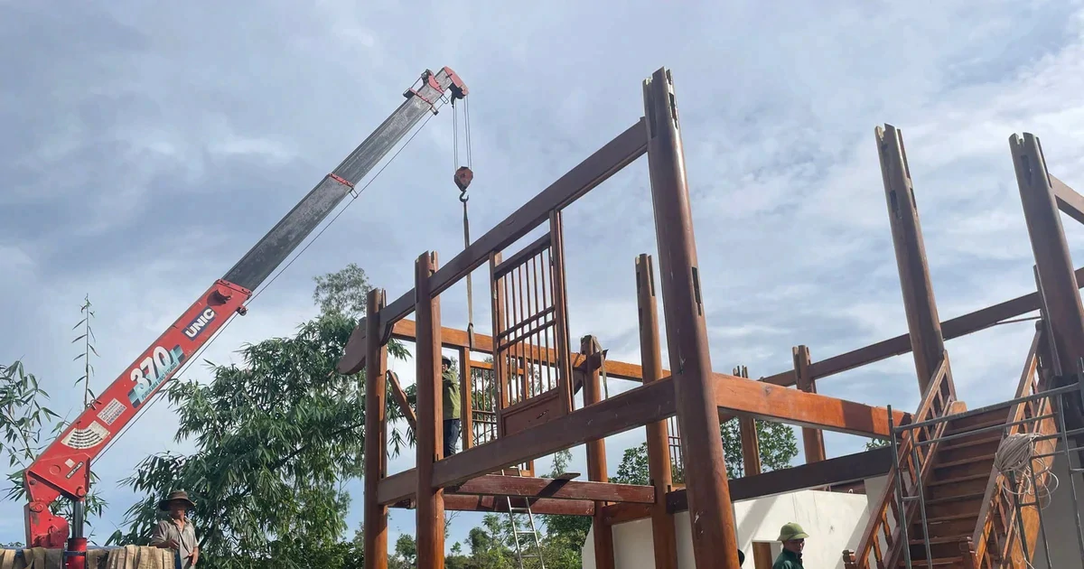 Người dân dỡ nhà, di dời mồ mả, bàn giao mặt bằng cho cao tốc 24.000 tỷ đồng