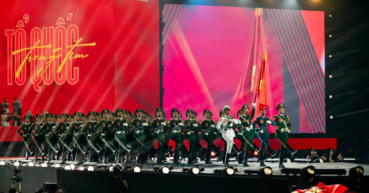 Nhìn lại màn diễu hành khiến 50.000 khán giả vỡ òa tại Concert “Tổ quốc trong tim” 2025, năm nay có gì đặc biệt?