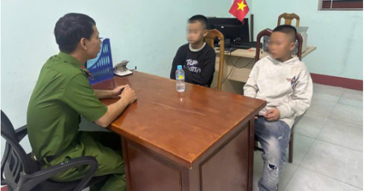 Công an phát hiện 2 anh em 13, 14 tuổi tự ý đi xe máy vượt 600km thăm bà ngoại