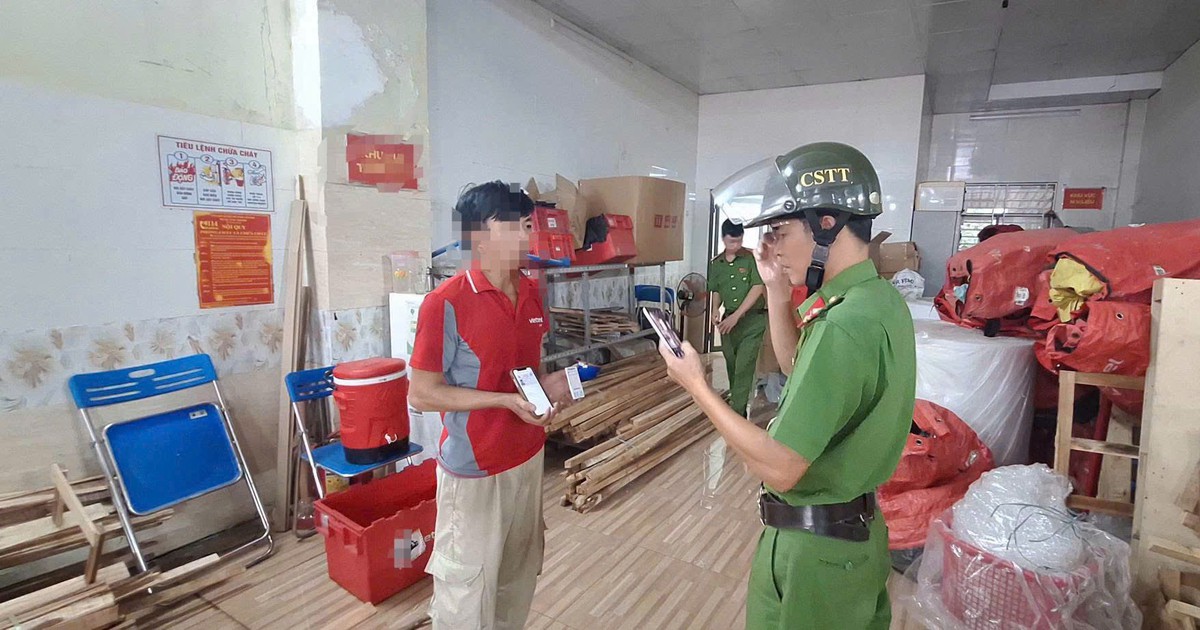 Công an ra quân kiểm tra 2 cơ sở kinh doanh dịch vụ shipper, test nhanh ma túy nhân viên