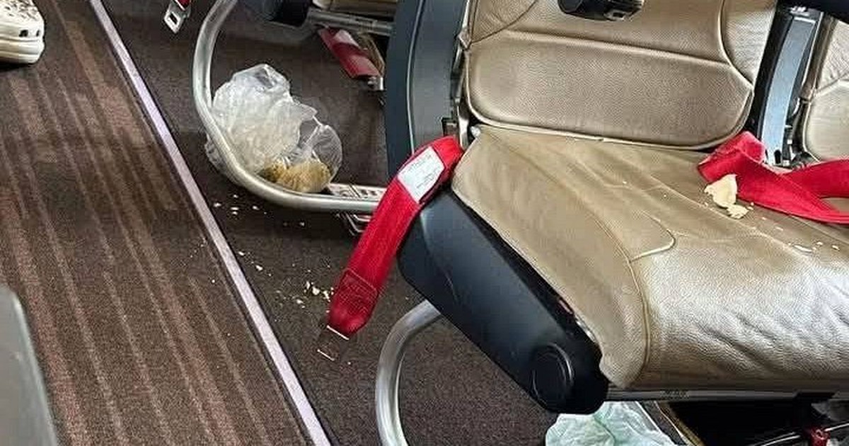 Hình ảnh trên chuyến bay ra Hà Nội có gì mà khiến một bà mẹ thốt lên: Khó chịu vô cùng!