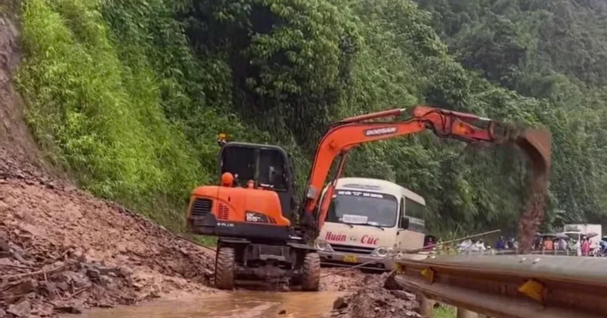 Thái Nguyên: Hơn 500 m3 đất đá sạt trượt tràn vào nhà dân