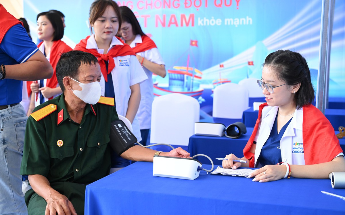 Long Châu cùng Báo Quân đội nhân dân mang “Hành trình tri ân” đến đặc khu Côn Đảo, tầm soát đột quỵ miễn phí cho người dân
