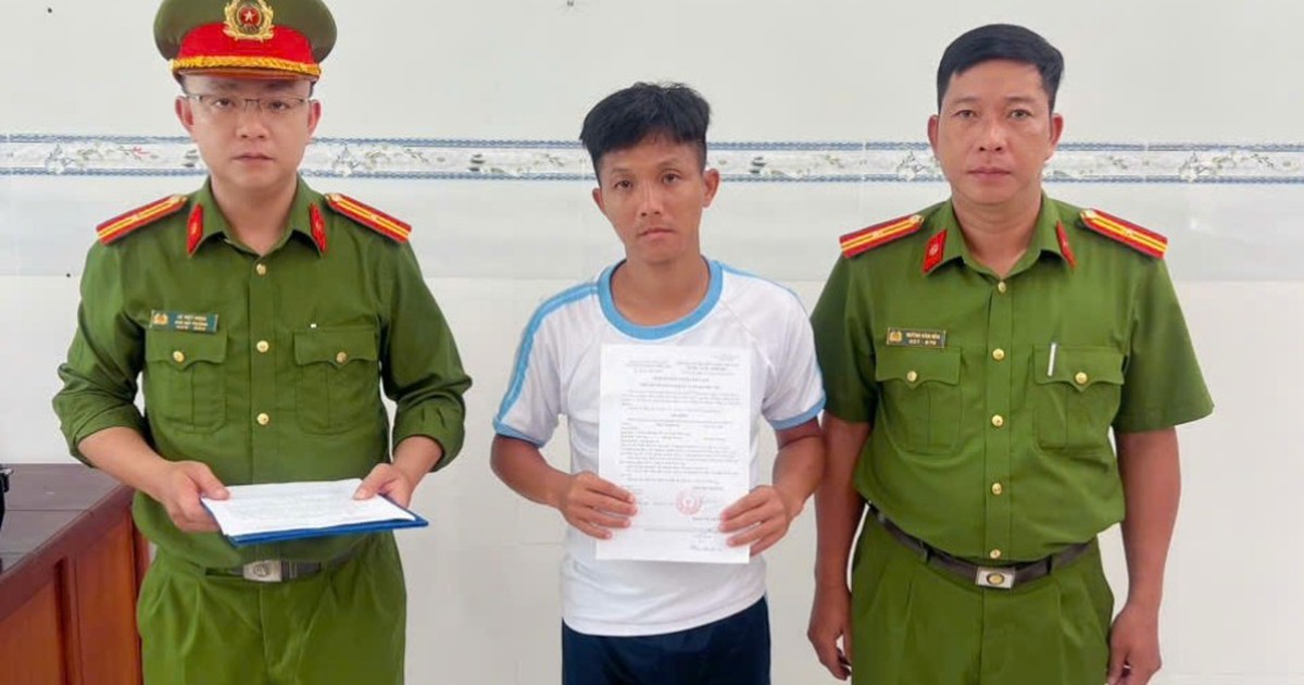 Công an kiểm tra một căn nhà, bắt tạm giam chủ nhà Phan Thanh Vũ SN 1991