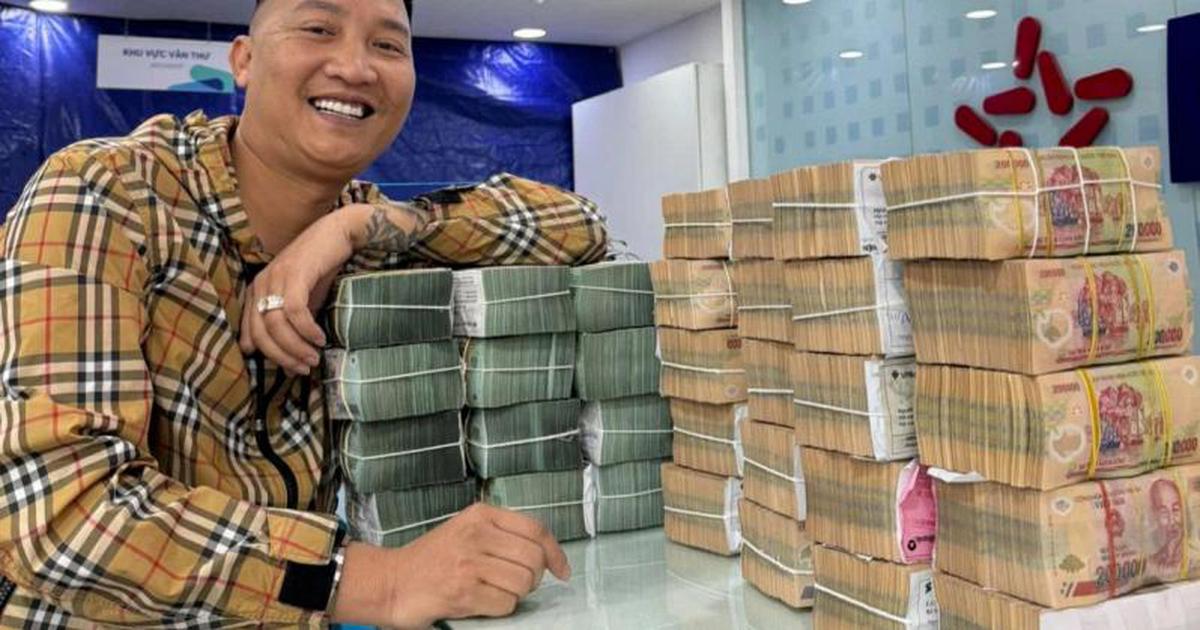 Huấn Hoa Hồng giàu cỡ nào: Hệ sinh thái doanh nghiệp trăm tỷ đồng, ở nhà dát vàng 50 tỷ