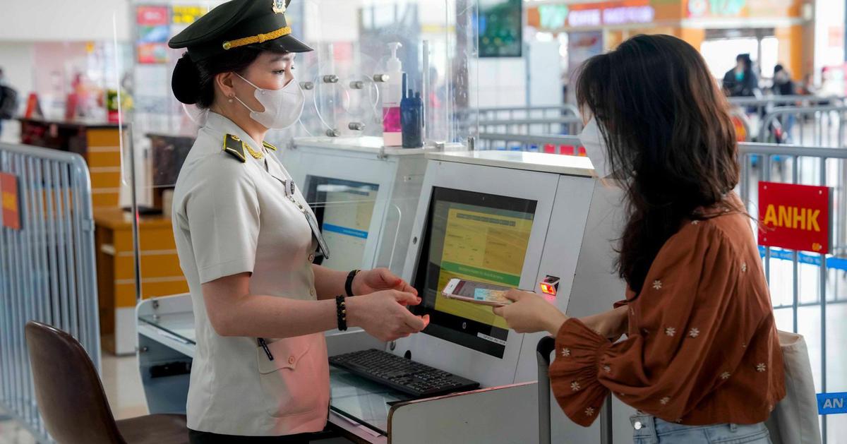 Người phụ nữ mắc kẹt 3 ngày tại sân bay Nội Bài được công an hỗ trợ sau cuộc gọi cầu cứu