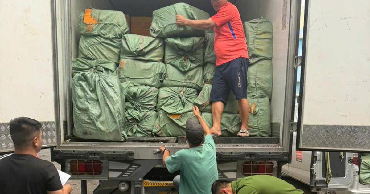 Khám xét xe tải đông lạnh, phát hiện gần 17 tấn thực phẩm không rõ nguồn gốc: Toàn bộ hàng hóa bị niêm phong