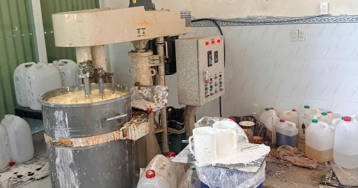 Tạm giữ gần 3,5 tấn kem dưỡng trắng da toàn thân, hé lộ dây chuyền sản xuất bên trong căn nhà thuê