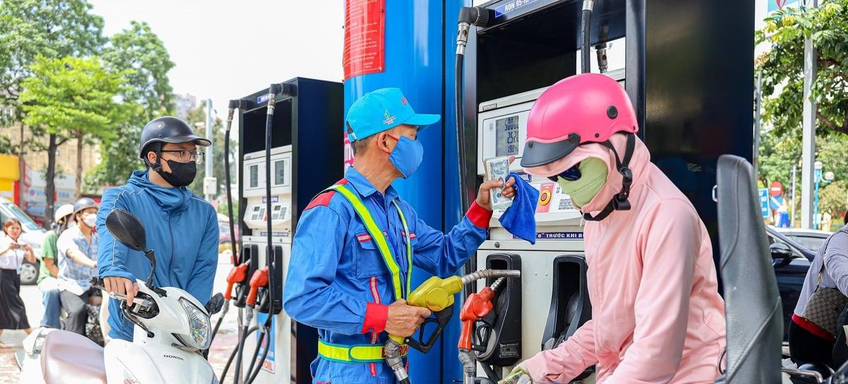 Giá xăng dầu đồng loạt giảm