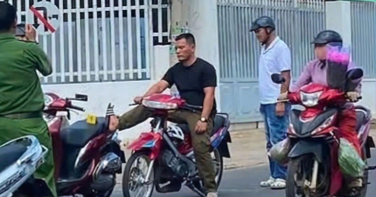Tạm giữ hình sự đối tượng đạp ngã người đàn ông đang chạy xe máy ở Đắk Lắk
