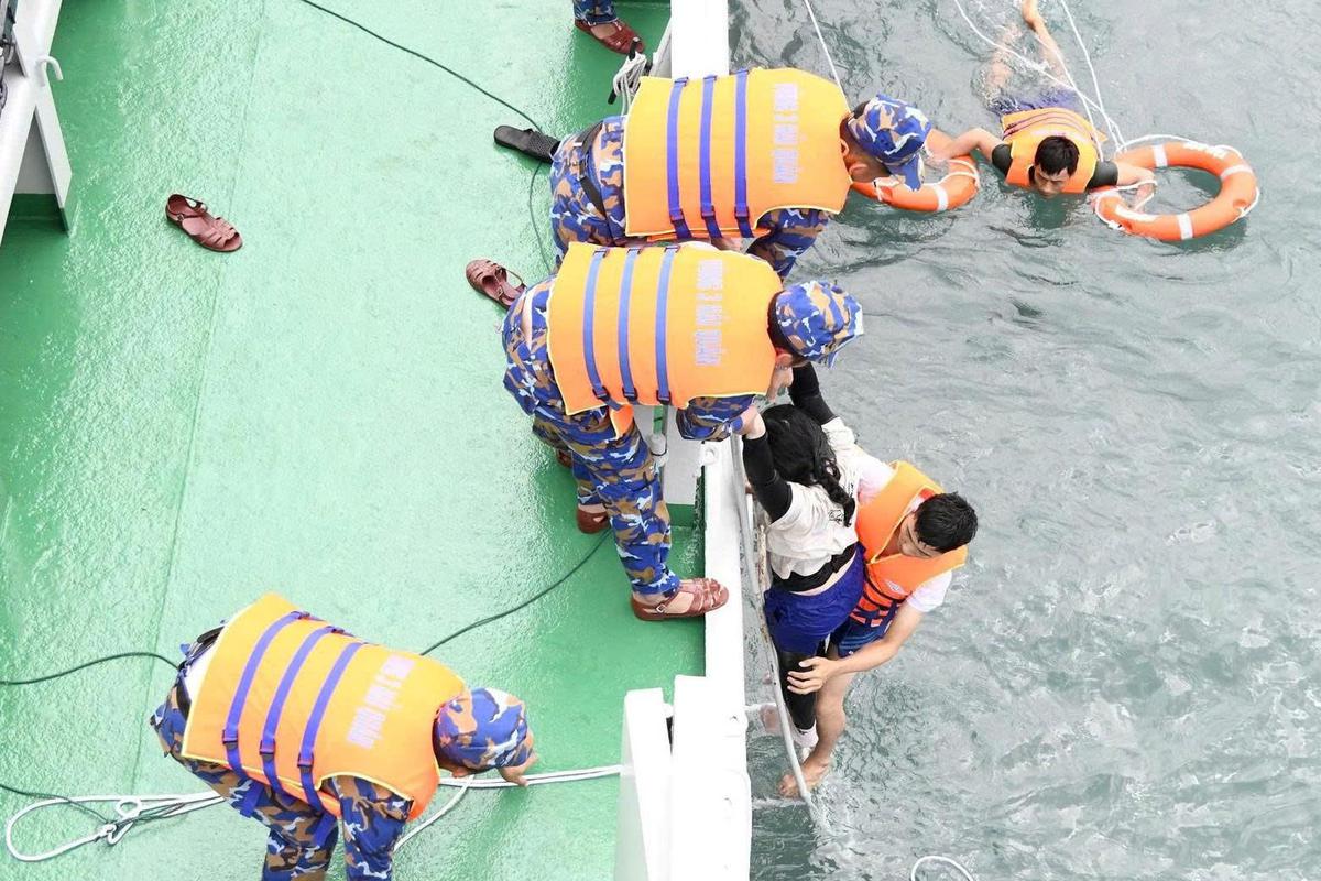 Vụ 3 cô gái bị sóng cuốn ở bán đảo Sơn Trà: Cứu sống được 1 người cách bờ hơn 2 hải lý