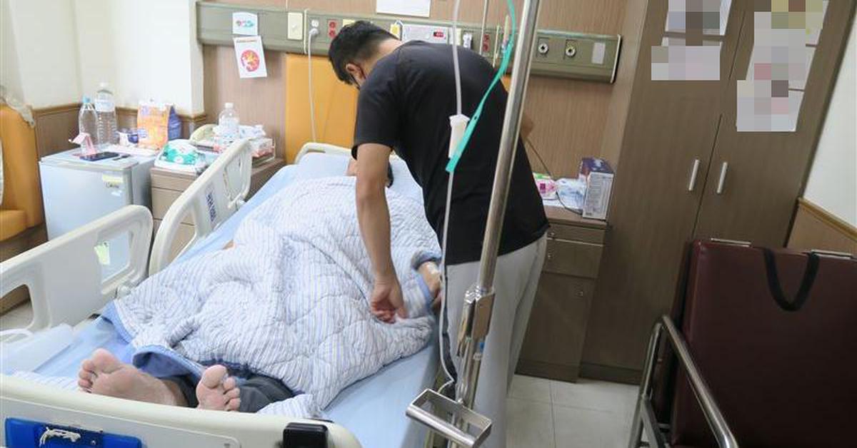 Ngày càng nhiều người tử vong vì ung thư phổi, bác sĩ nói thẳng: 4 việc "phá phổi" nhanh hơn hút thuốc