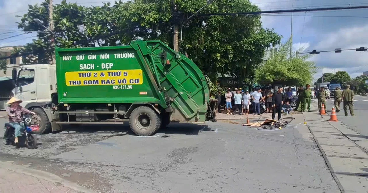 Va chạm với xe chở rác, người đi xe đạp tử vong tại chỗ