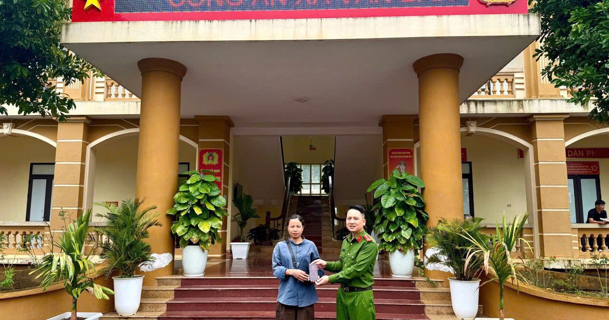 Ngày 14/9, dù trời mưa, một người phụ nữ vẫn kiên trì đến công an trình báo sự việc: Tài khoản MB được chuyển 3.000.000 đồng