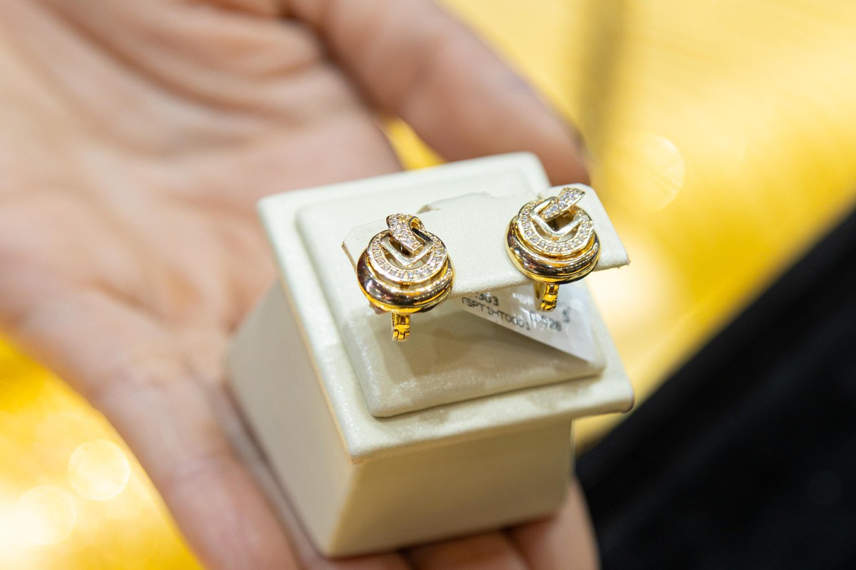 Giá vàng hôm nay 15/9: Tiếp tục lao dốc