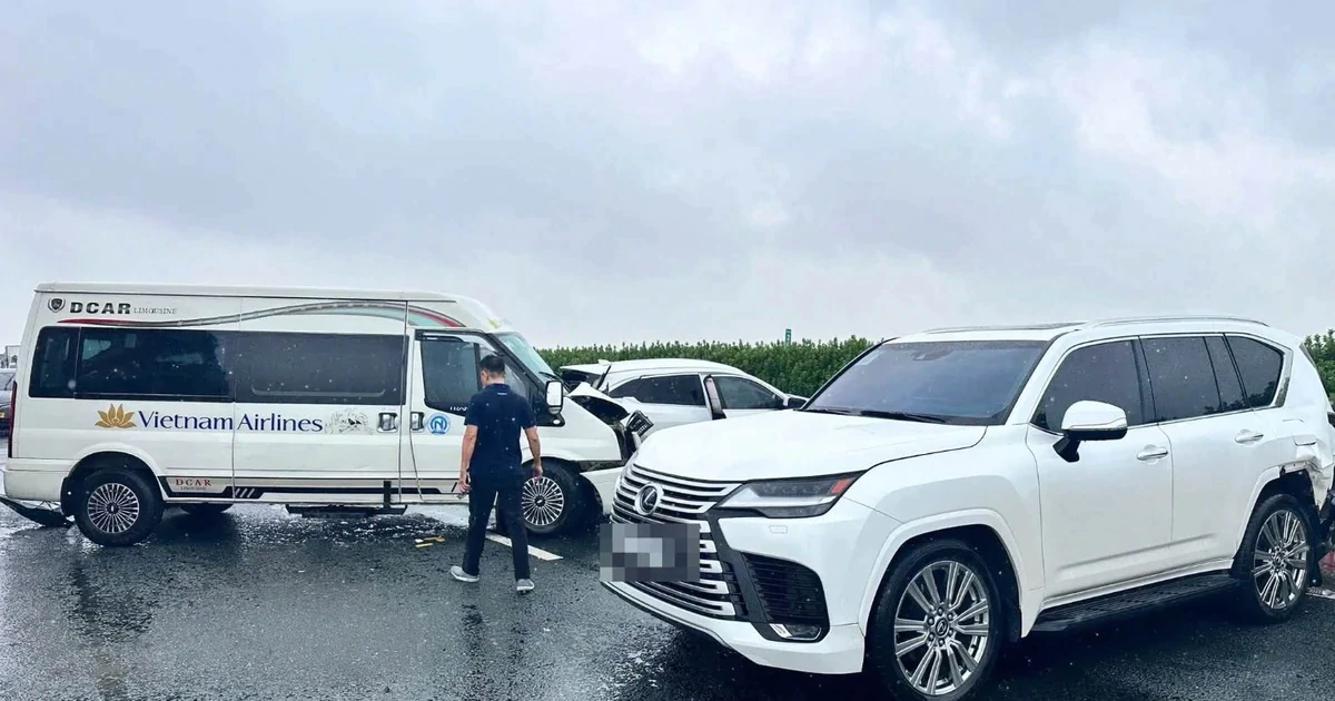Vụ ô tô Lexus lạng lách, dừng giữa cao tốc có dấu hiệu tội phạm