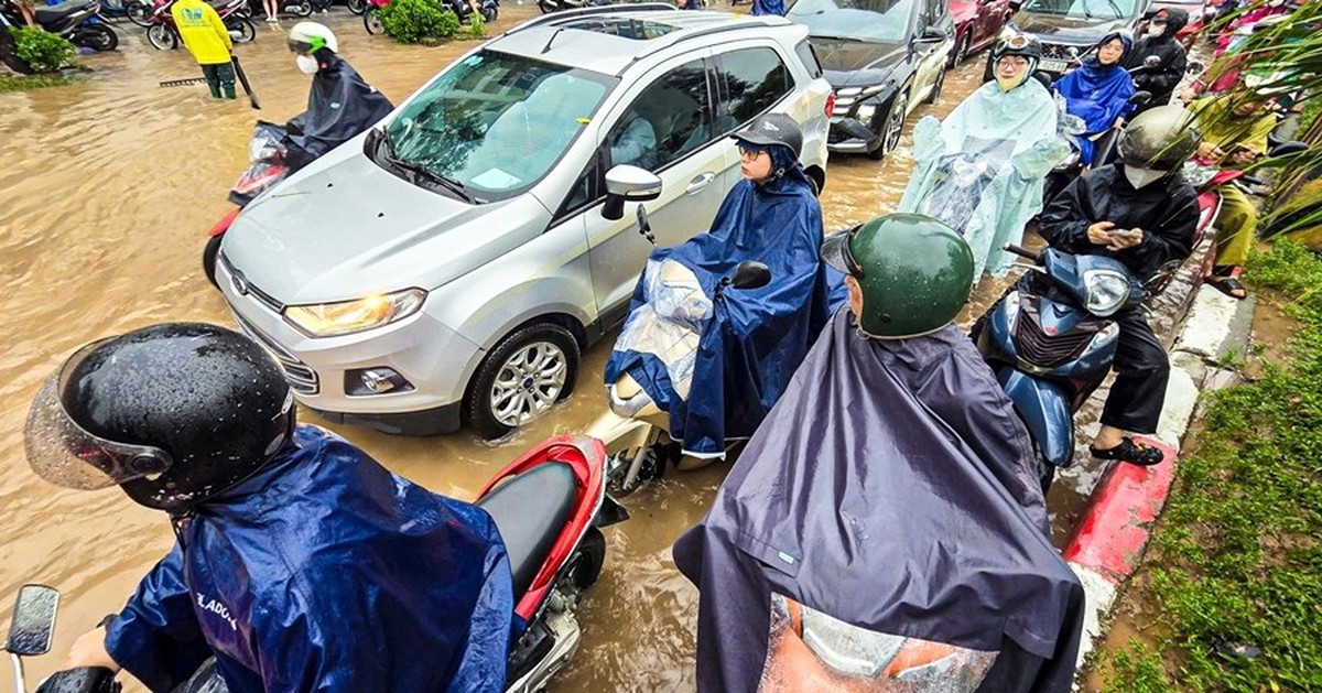 Dự báo thời tiết Hà Nội hôm nay 18/9: Mưa rào và dông, cảnh báo lốc, sét