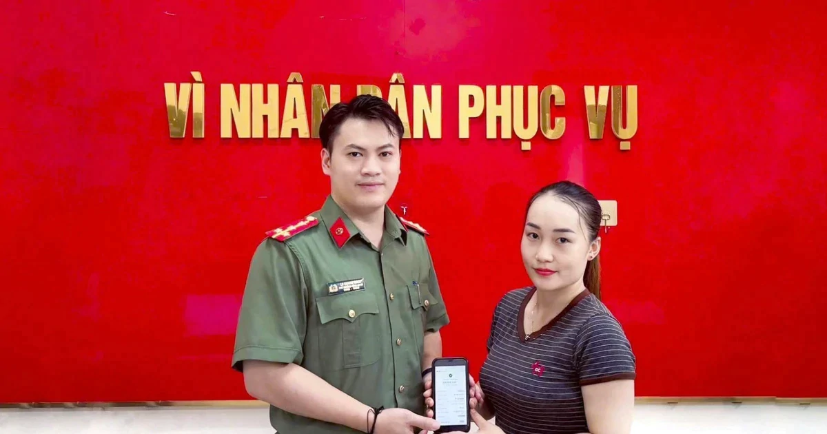 Người phụ nữ Mông "hốt hoảng" khi nhận 200 triệu đồng từ tài khoản lạ