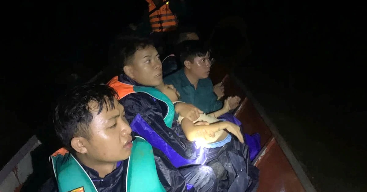 Vượt sông trong đêm mưa lũ đưa học sinh lớp 5 lên cơn co giật đi cấp cứu