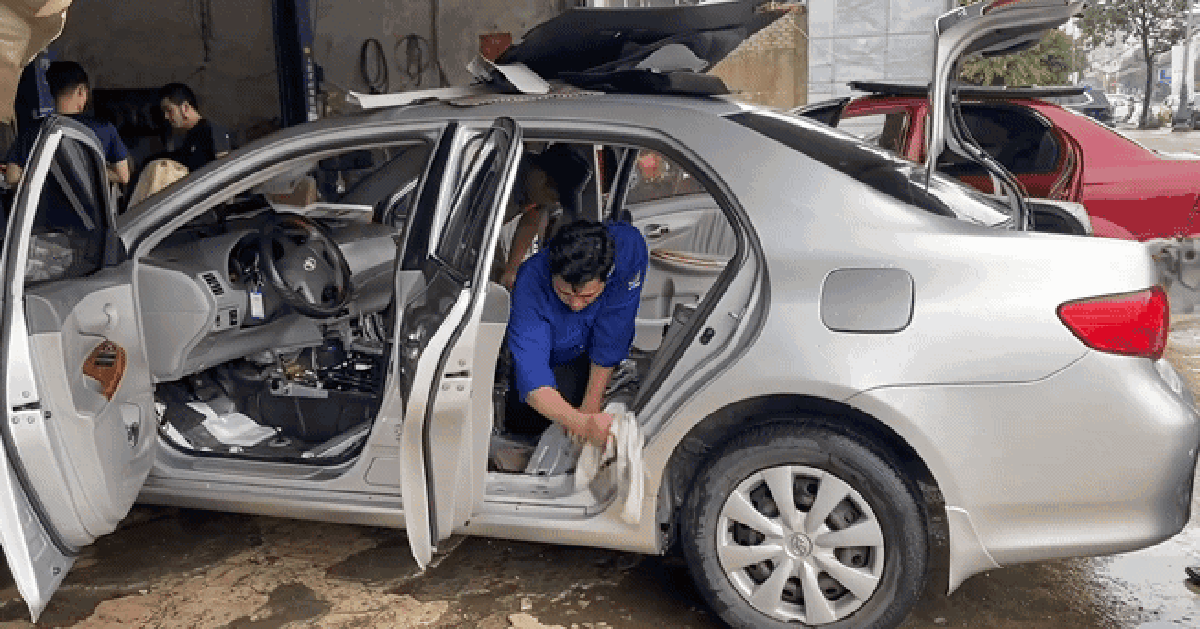 Gara sửa xe kiếm bộn tiền sau trận mưa to nhất 41 năm tại Vinh