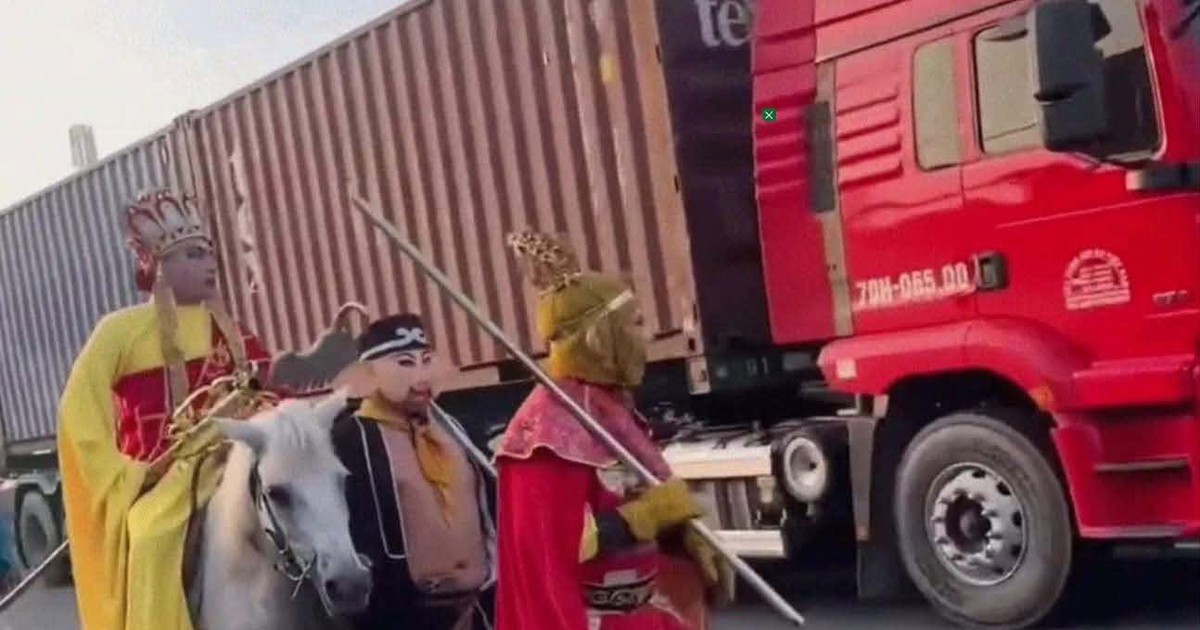 Xác minh clip nhóm người hóa trang "thầy trò Đường Tăng" cưỡi ngựa, đi bộ giữa làn ô tô ở TP.HCM