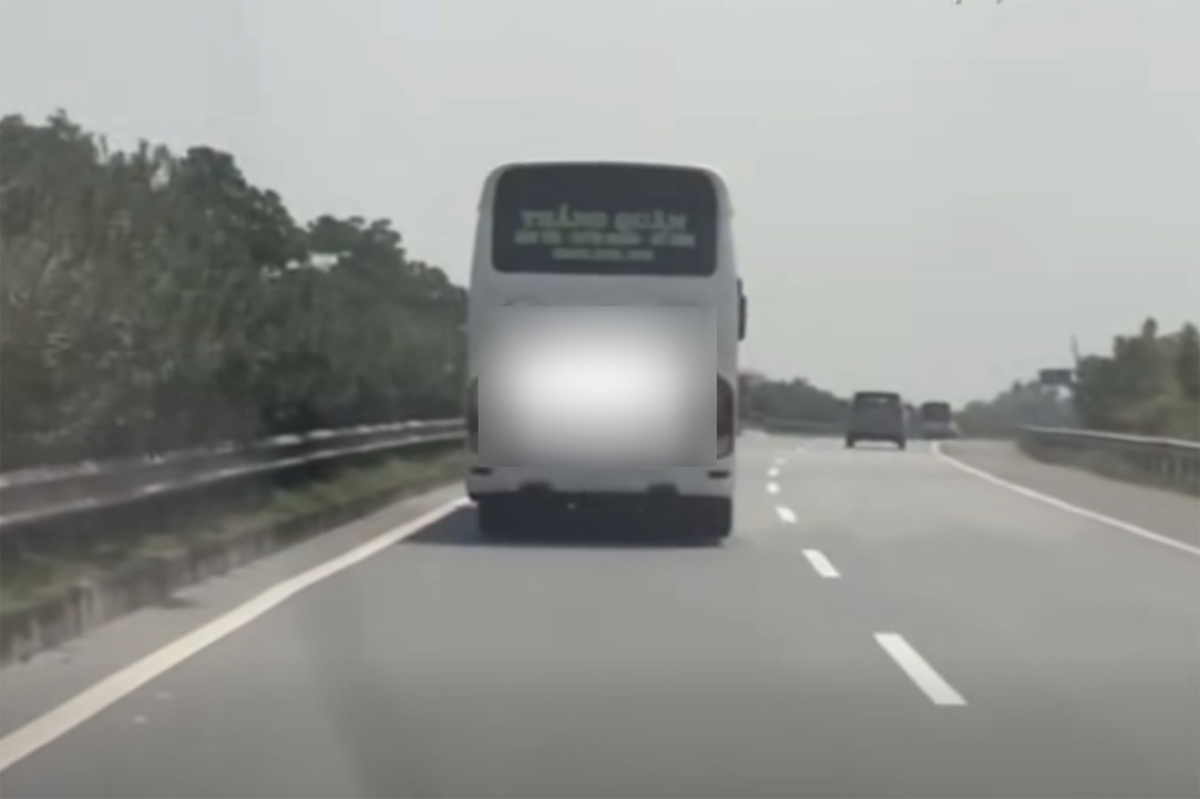Xử phạt tài xế xe khách chạy "rùa bò", bám làn trái cao tốc suốt 3km