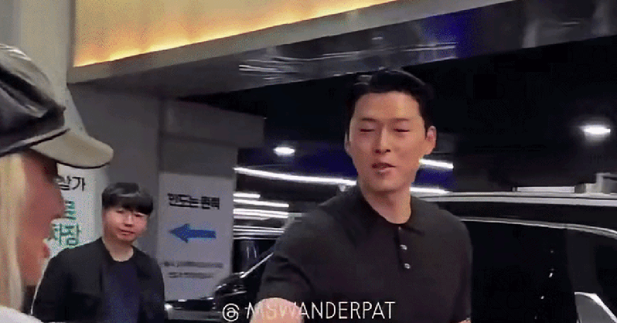 Viral khoảnh khắc Hyun Bin nhìn 1 dấu hiệu của Son Ye Jin rồi... sốc nặng!