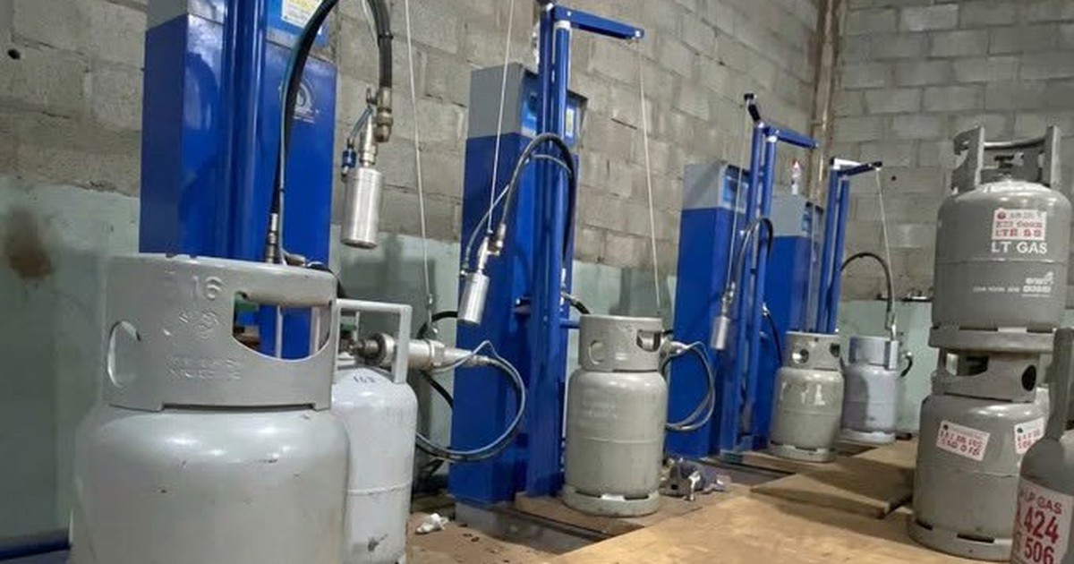 TP.HCM: Khởi tố 10 bị can trong đường dây gas giả quy mô lớn, tuồn ra thị trường hơn 42.000 bình