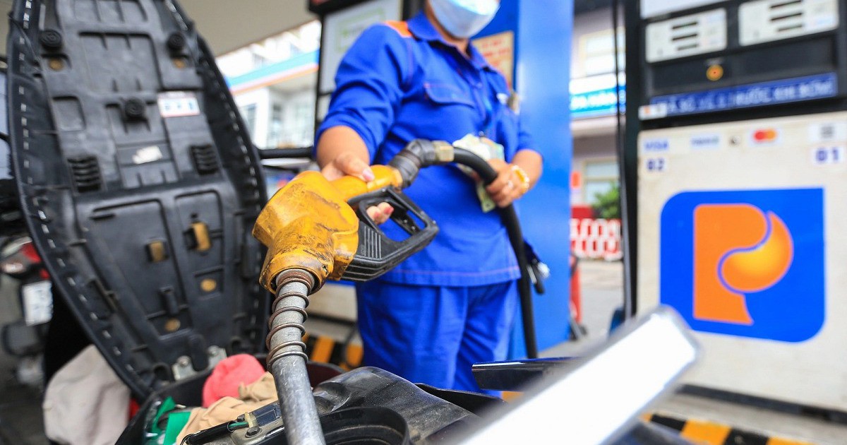 Xăng tăng giá 27.000 đồng/lít: 4 việc cần làm ngay