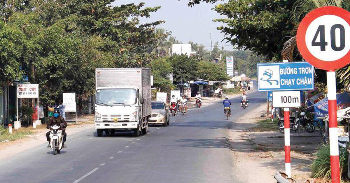 Phát hiện 7 nhẫn vàng 24K và cọc tiền 38 triệu đồng nằm chơ vơ trên đường QL53