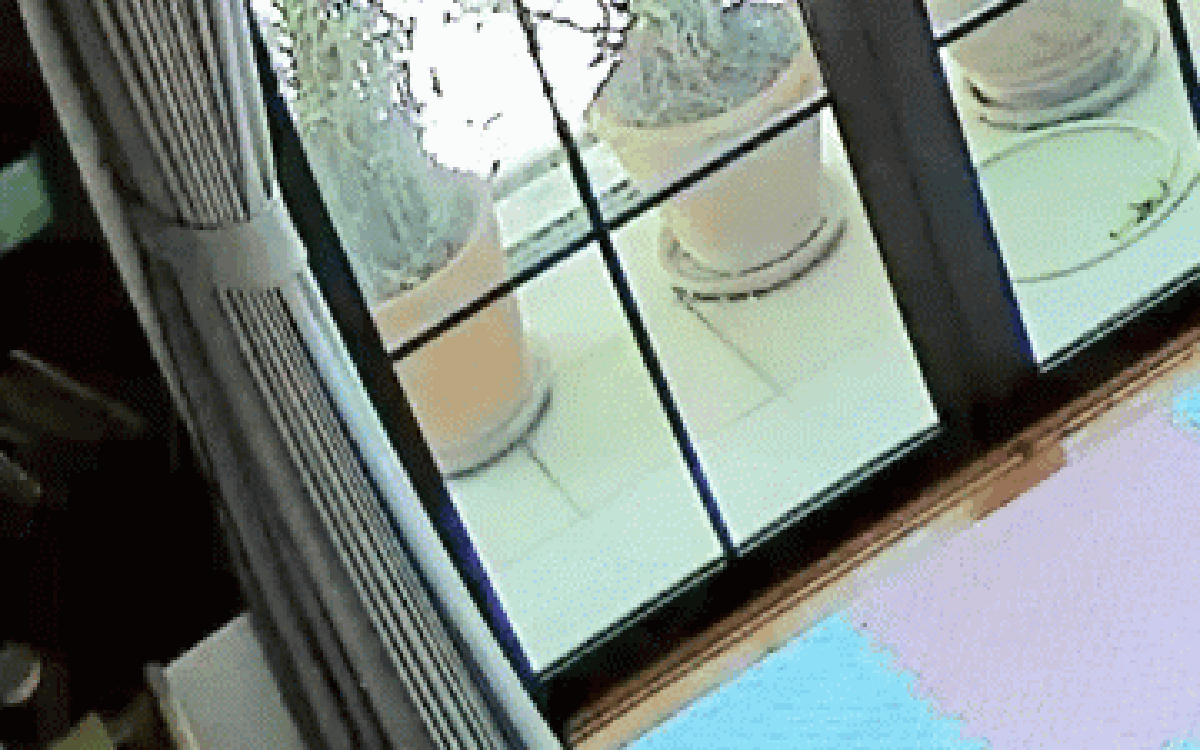Cho cháu uống sữa, bà thấy có mùi lạ, xem lại camera thì bàng hoàng với hành vi của người giúp việc