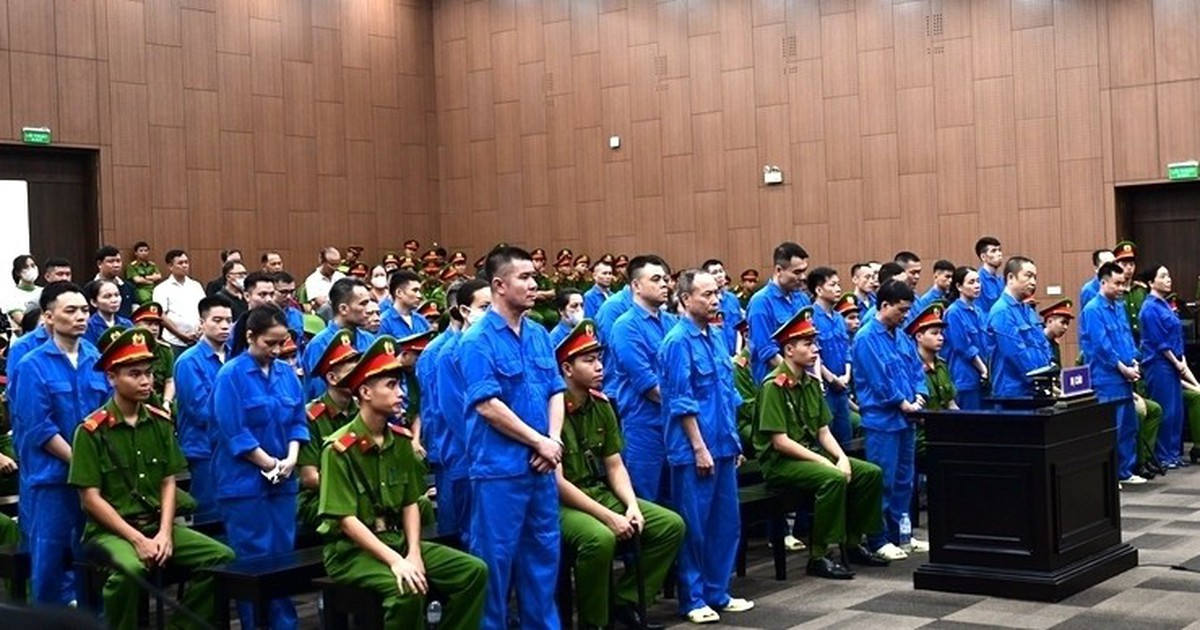Vợ cựu Viện trưởng khai về tin nhắn "còn thiếu 4 tờ" khi nhận túi quà hối lộ