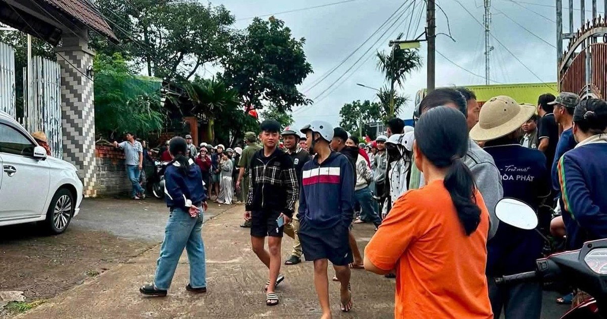 Mâu thuẫn tình cảm, gã trai đâm bạn gái tử vong