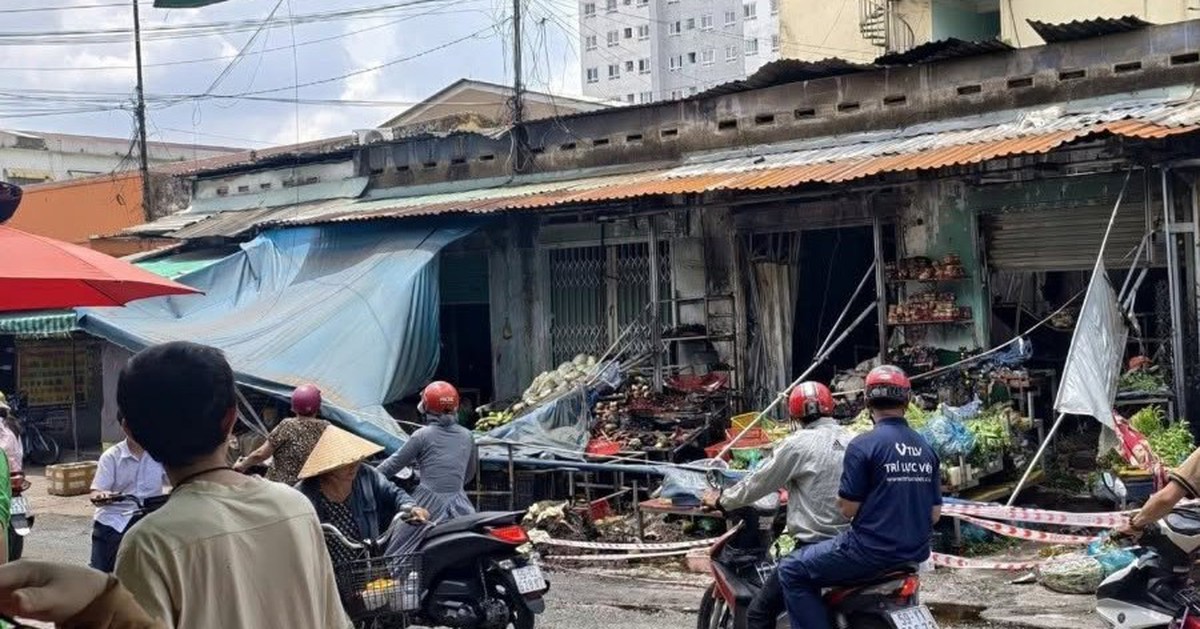 Vụ cháy ki-ốt rau củ ở TP.HCM: Bố mẹ lần lượt qua đời, con trai 16 tuổi chuẩn bị được phẫu thuật ghép da 2 tay 2 chân
