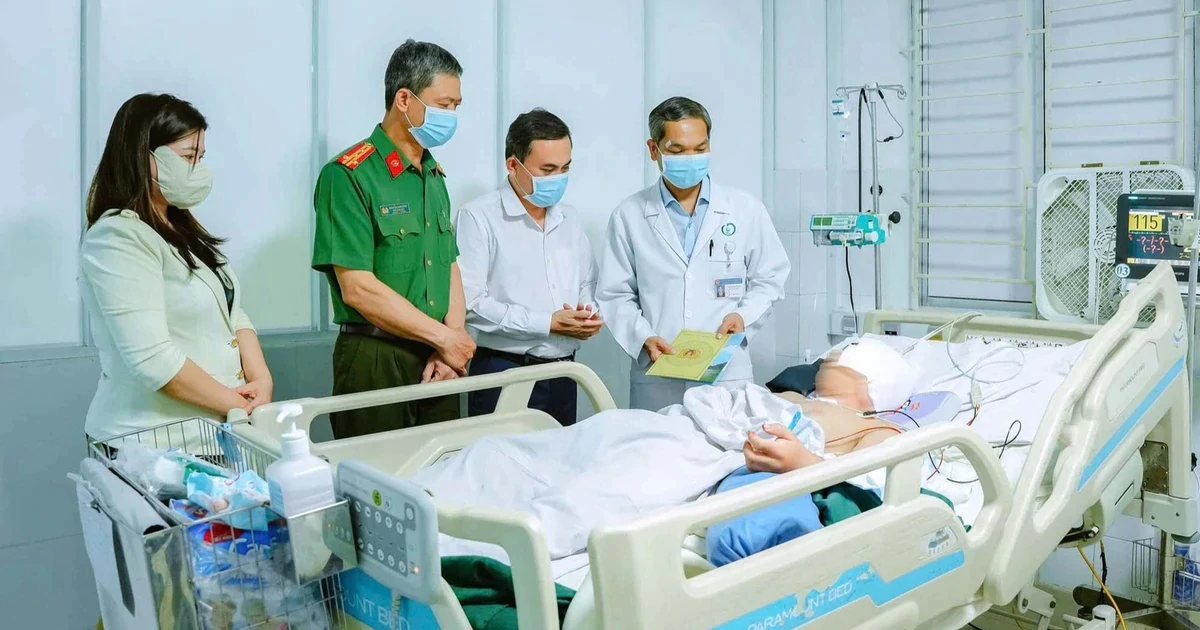 Lãnh đạo Đồng Nai thăm nạn nhân sống sót duy nhất sau vụ thảm sát