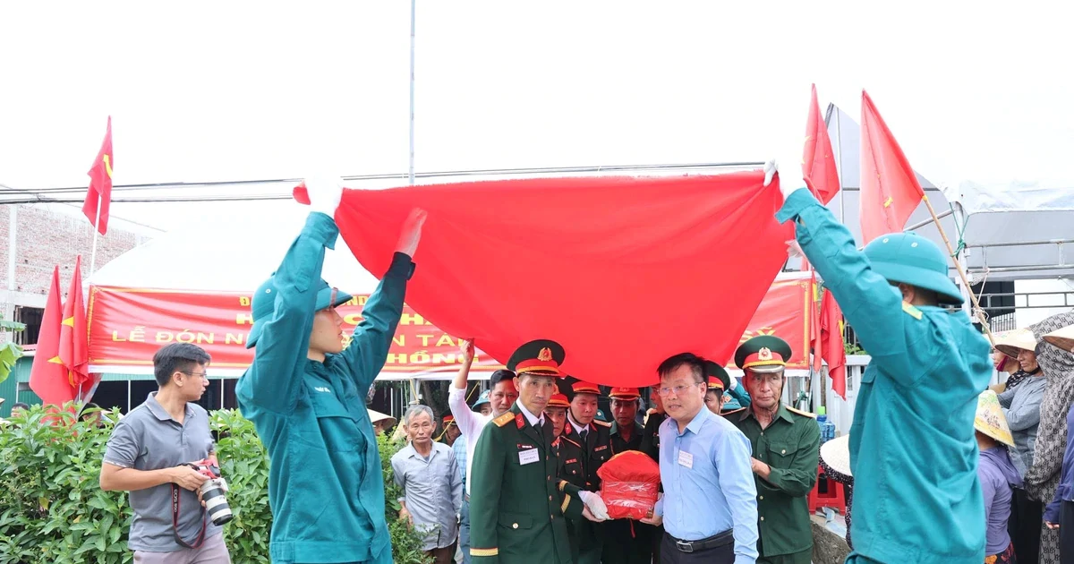 Người vợ 72 tuổi đón chồng liệt sĩ “trở về” sau gần nửa thế kỷ chờ đợi